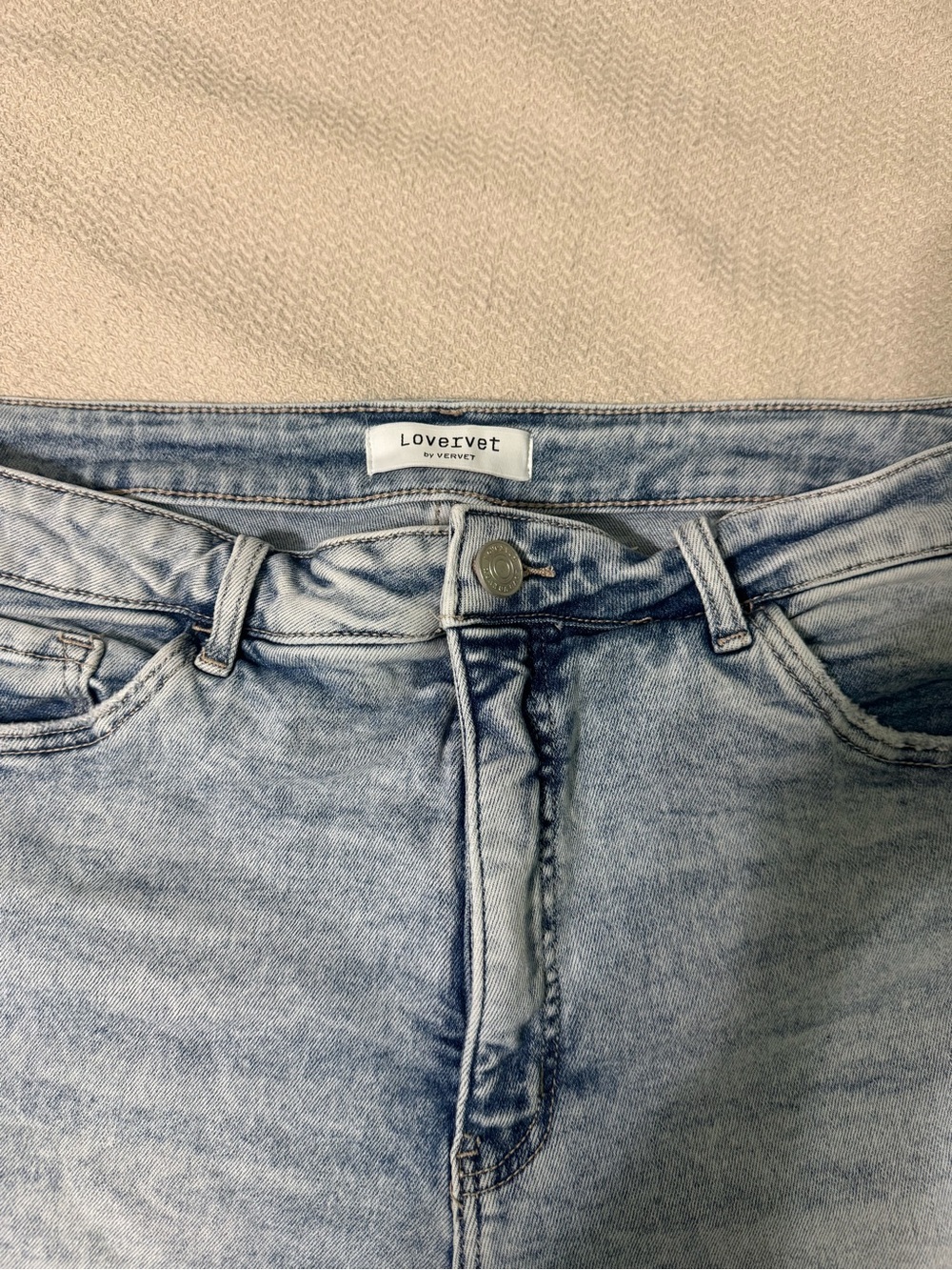 Women’s Lovervet 22w Light Wash Women’s cropped slim straight Jeans